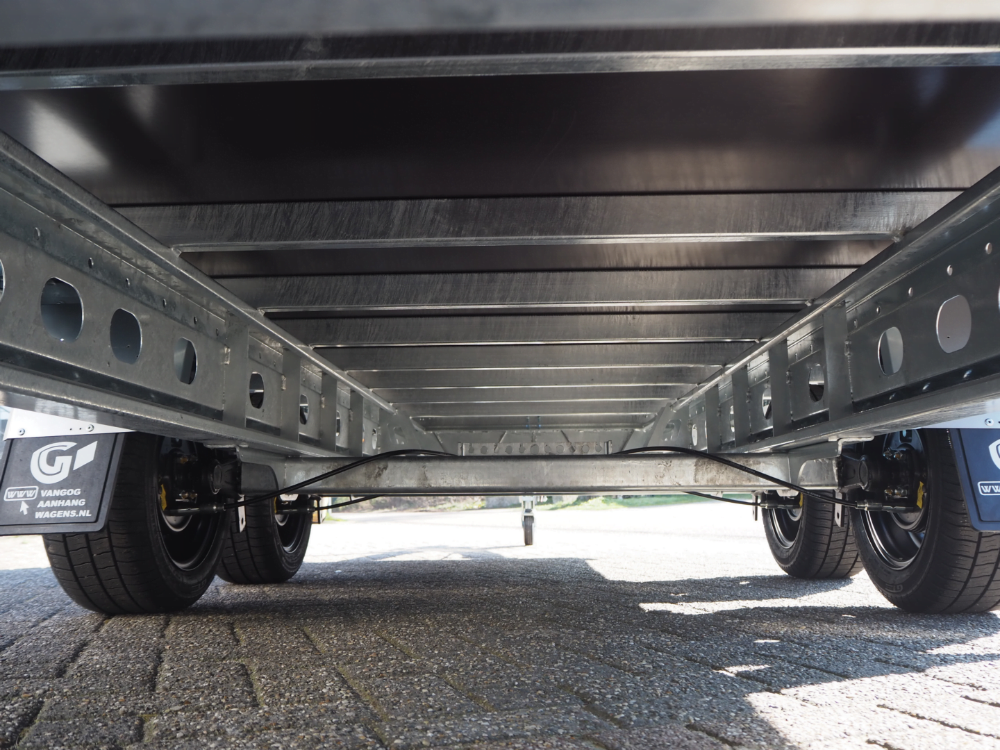 Henra plateauwagen 401x185 2700kg black label €3560 (4)