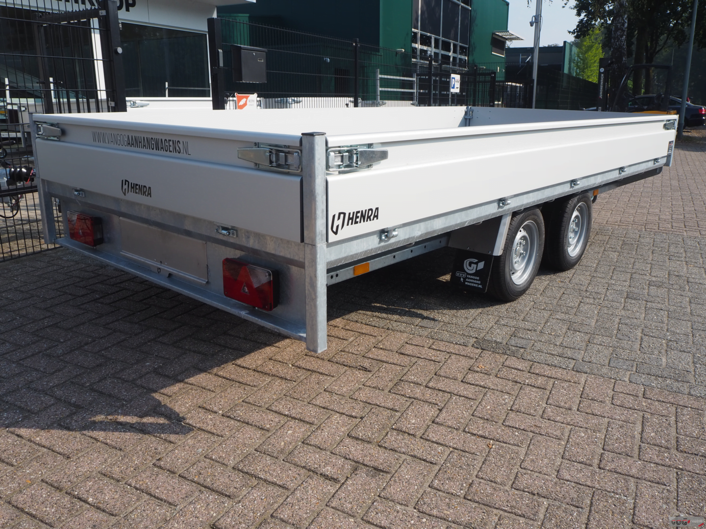 Henra plateauwagen 401x185 2700kg met sledes €2975,- voorraadnummer 12 (18)
