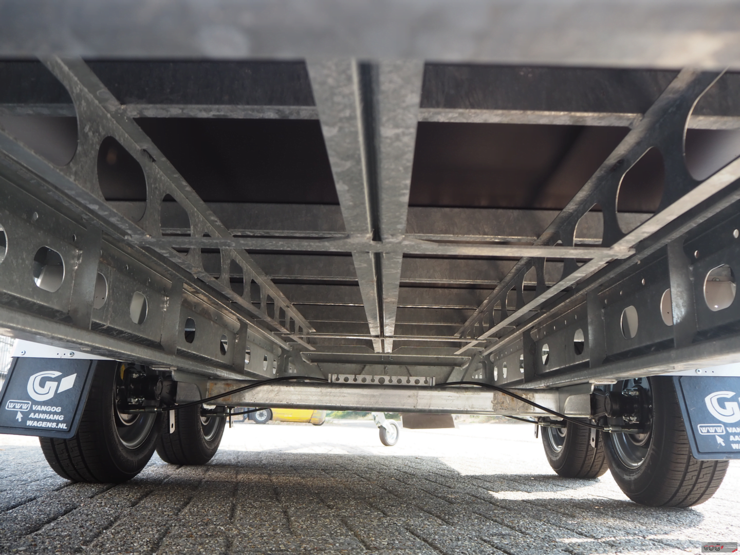 Henra plateauwagen 401x185 2700kg met sledes €2975,- voorraadnummer 12 (22)