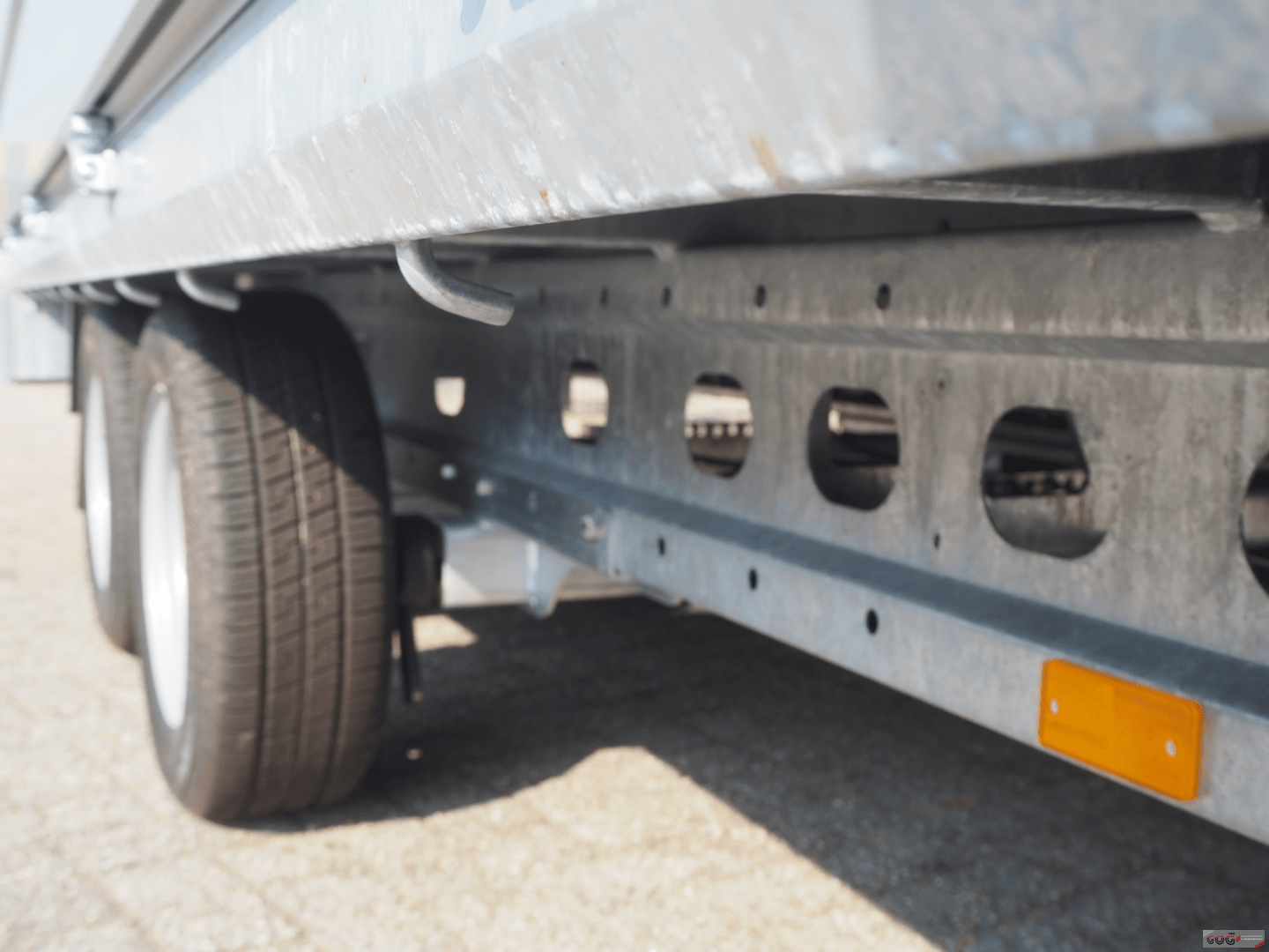 Henra plateauwagen 401x185 2700kg met sledes €2975,- voorraadnummer 12 (9)