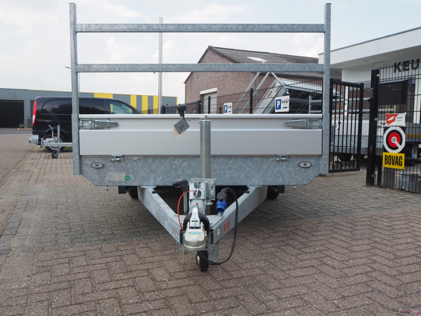 Henra plateauwagen 401x185 2700kg nieuw model zonder sledes (13)