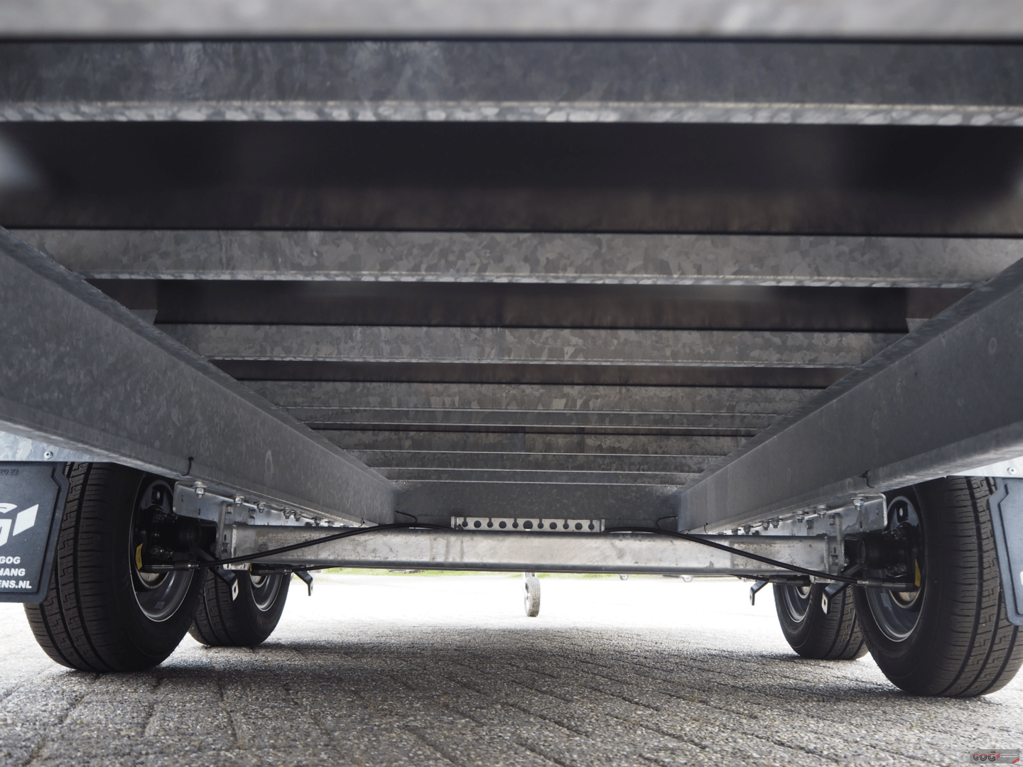 Henra plateauwagen 401x185 2700kg nieuw model zonder sledes (16)