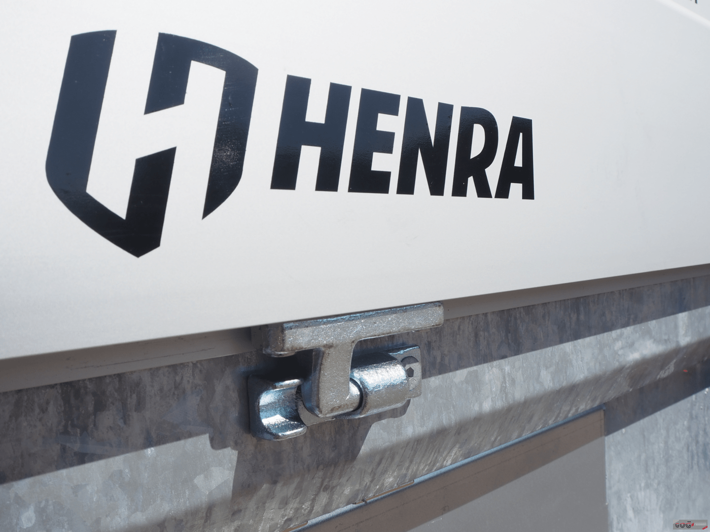 Henra plateauwagen 401x202 2700kg met oprijplaatsledes €3065 voorraadnummer 8 (12)