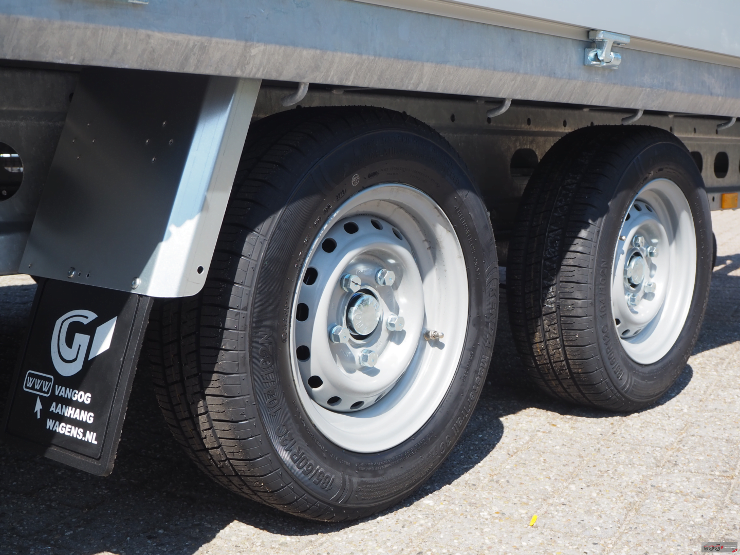 Henra plateauwagen 401x202 2700kg met oprijplaatsledes €3065 voorraadnummer 8 (17)