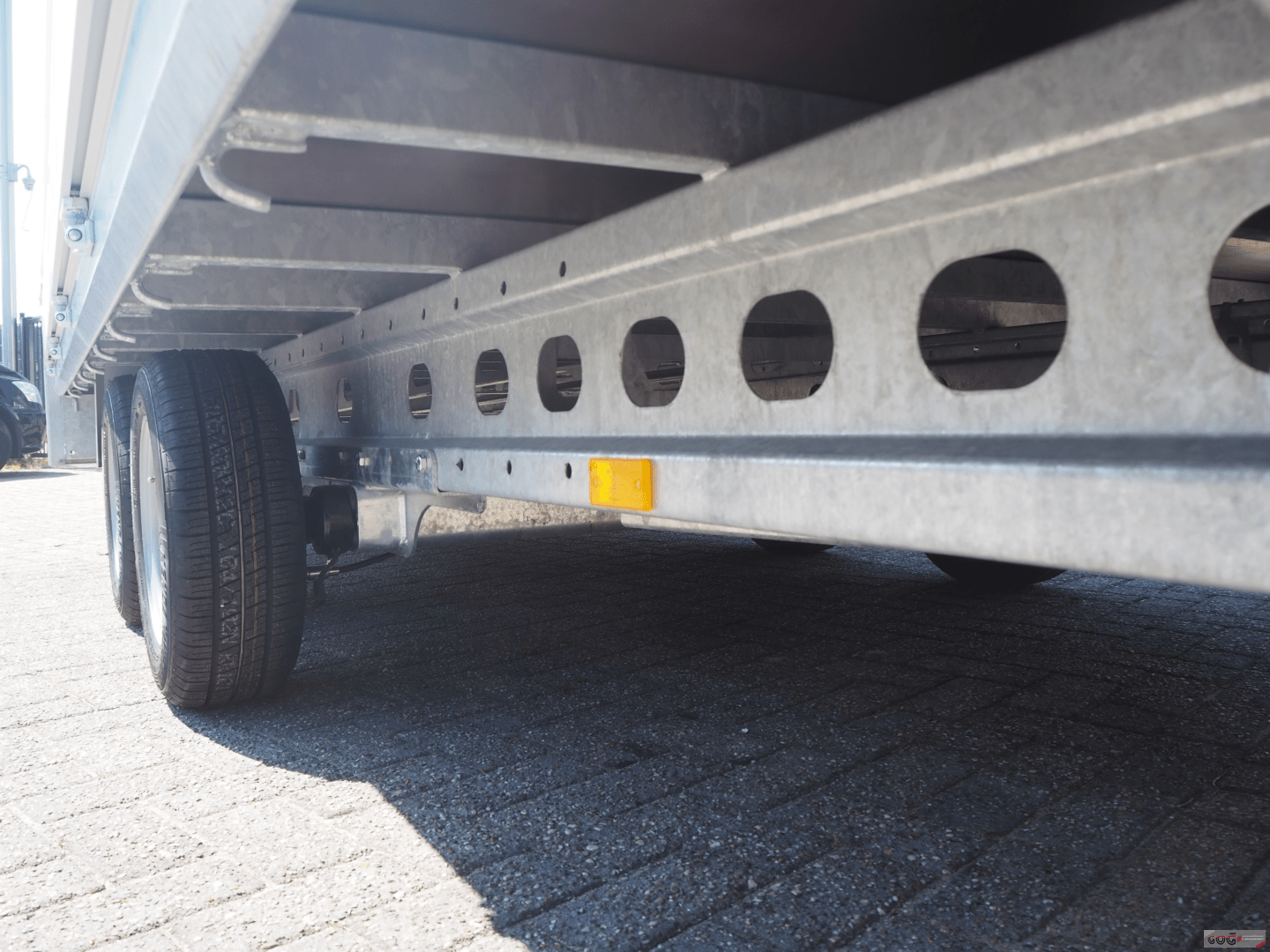 Henra plateauwagen 401x202 2700kg met oprijplaatsledes €3065 voorraadnummer 8 (5)
