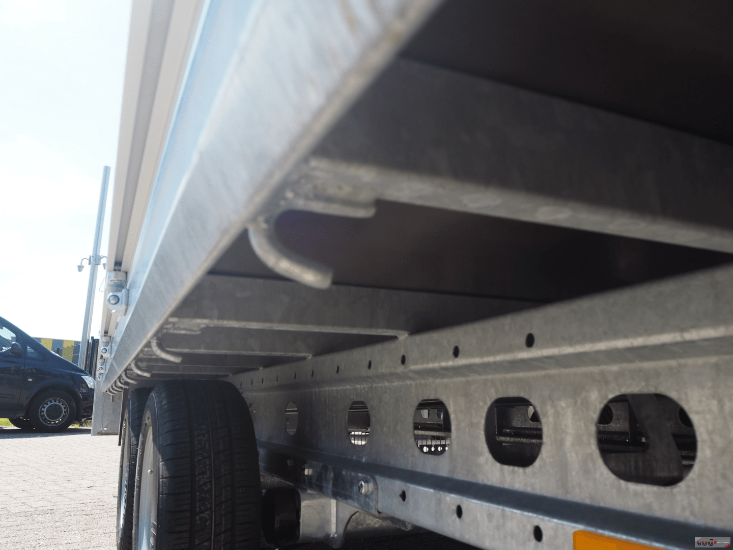 Henra plateauwagen 401x202 2700kg met oprijplaatsledes €3065 voorraadnummer 8 (6)