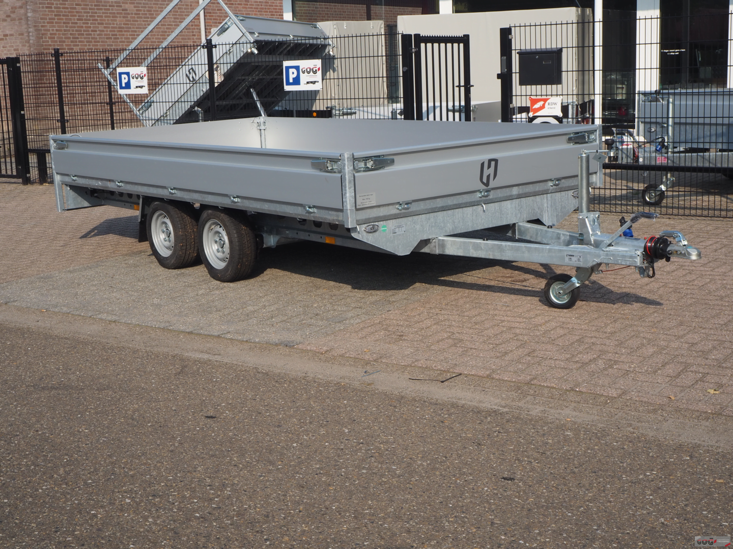 Henra plateauwagen 401x202 2700kg met sledes (13)