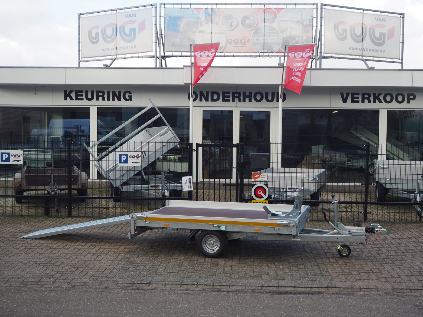 B-keuze eduard plateauwagen 256x150 1350kg 56cm oprijplaten motorsteun € 2110 voorraadnummer 75 (10)