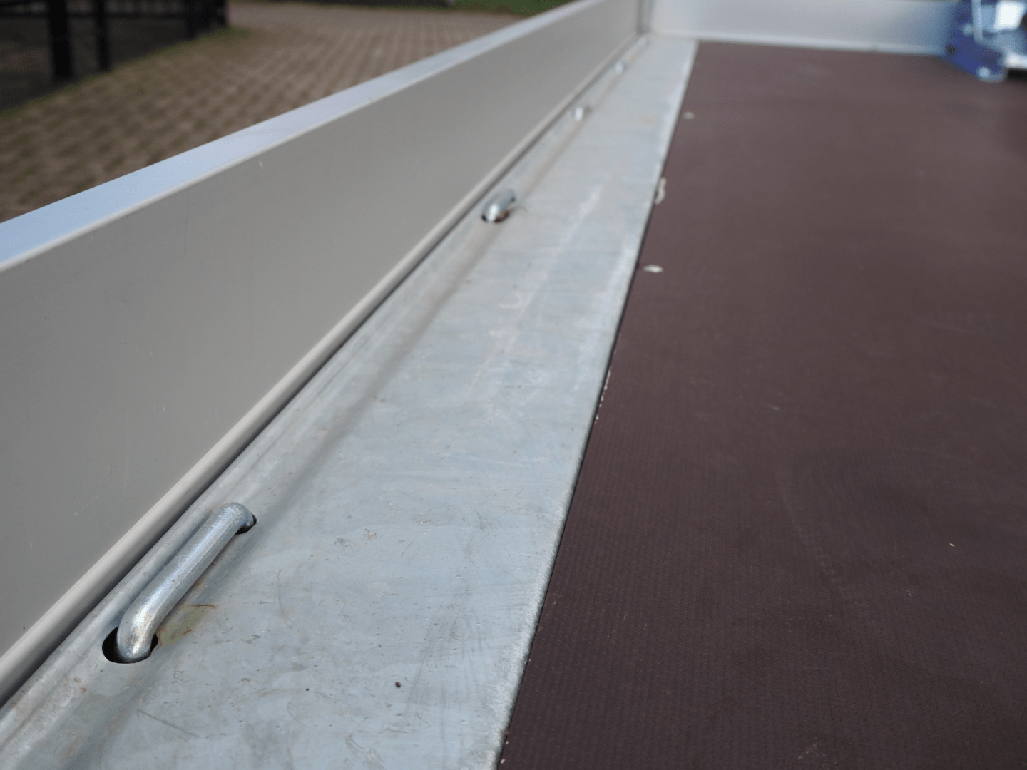 B-keuze eduard plateauwagen 256x150 1350kg 56cm oprijplaten motorsteun € 2110 voorraadnummer 75 (5)