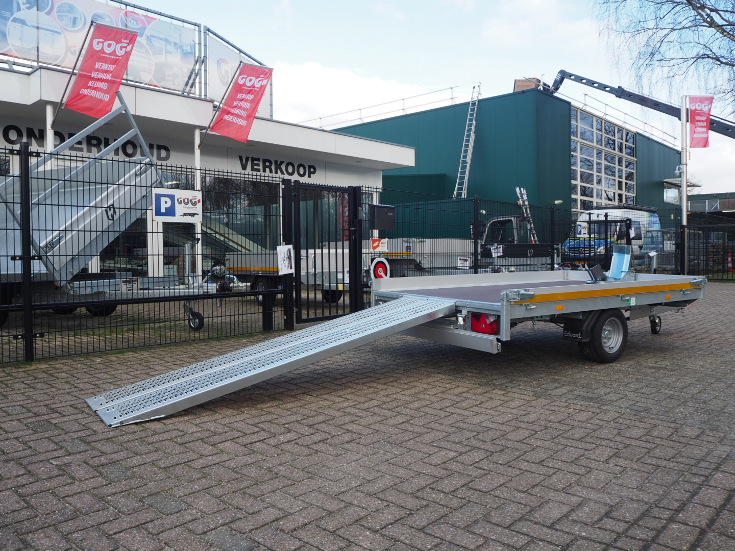 B-keuze eduard plateauwagen 256x150 1350kg 56cm oprijplaten motorsteun € 2110 voorraadnummer 75 (8)