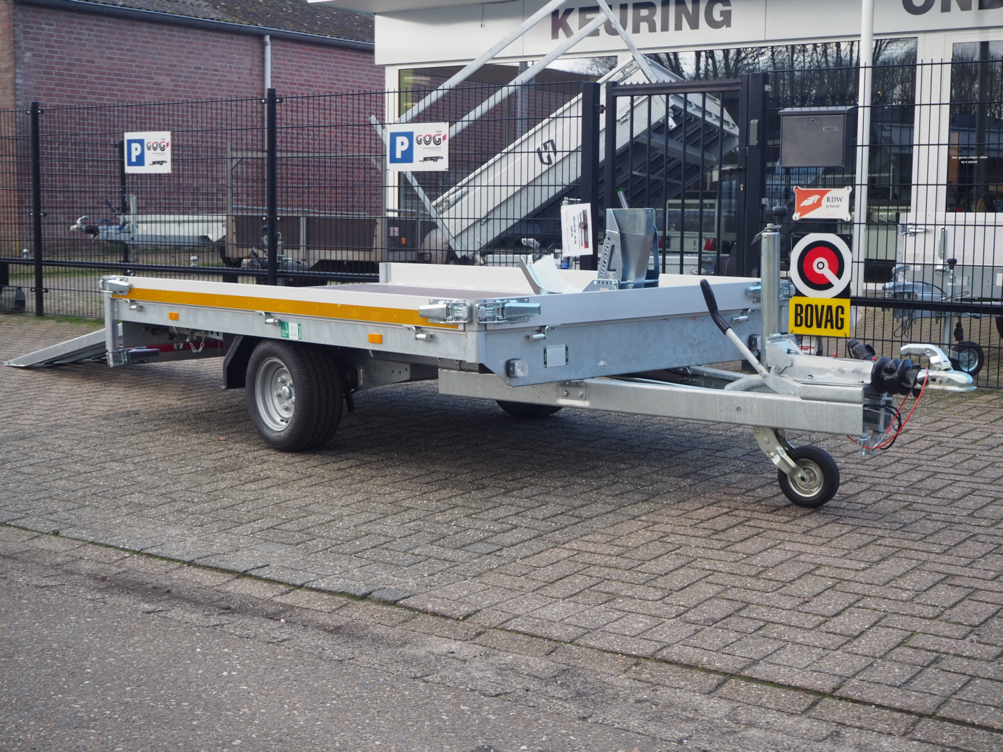 B-keuze eduard plateauwagen 256x150 1350kg 56cm oprijplaten motorsteun € 2110 voorraadnummer 75 (9)