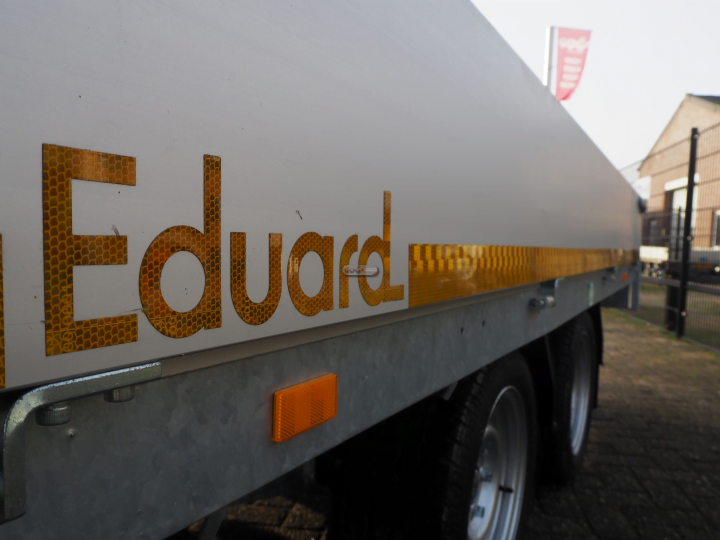 Eduard plateauwagen 330x180 2700kg 63cm €2500 voorraadnummer 150 (2)
