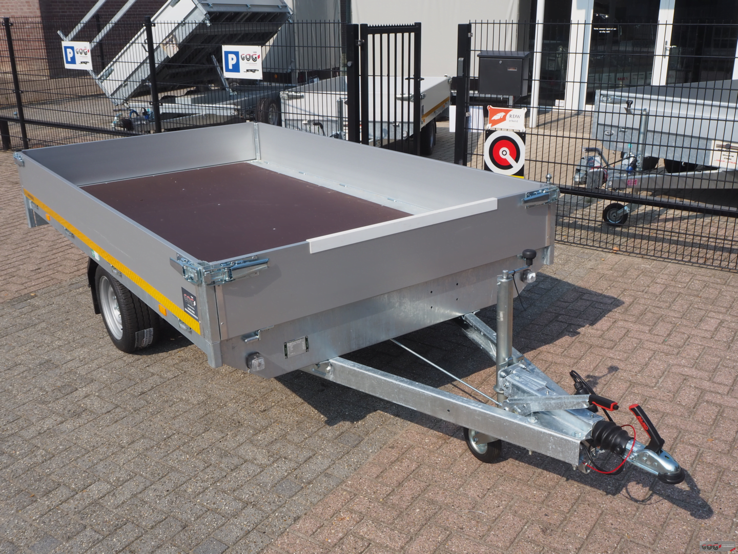 Eduard plateauwagen multitransporter 310x180 1500kg met sledes (zonder oprijplaten) €,- voorraadnummer 18 (6)