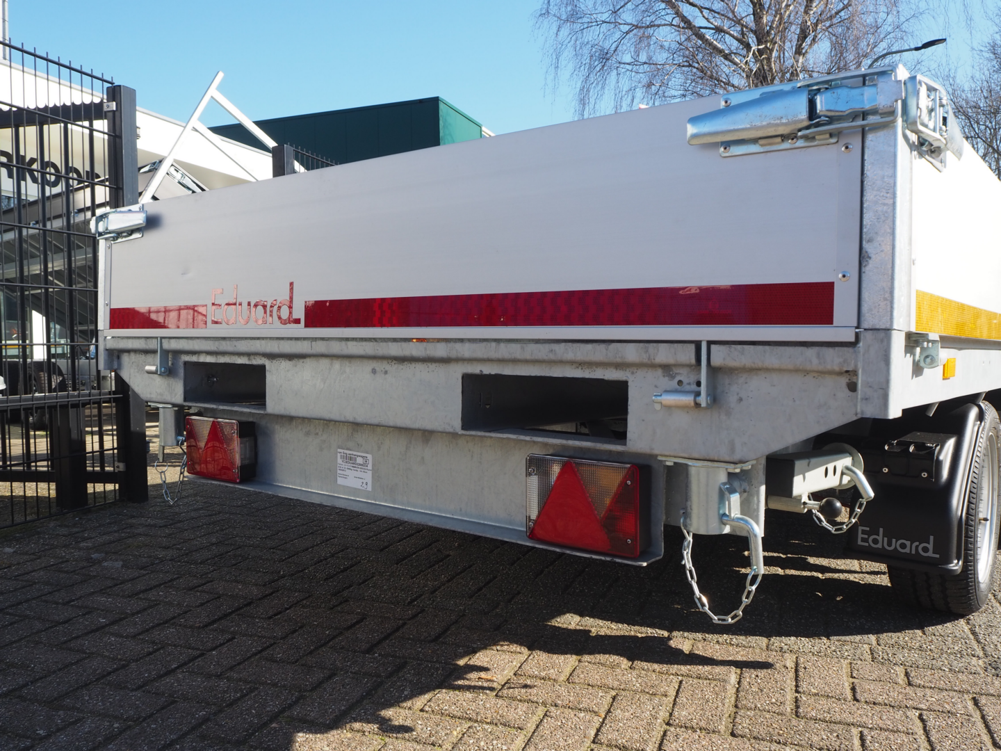 B-keuze Eduard 3-zijdige kipper 330x180 sledes (zonder oprijplaten) handpomp €4400 (2)