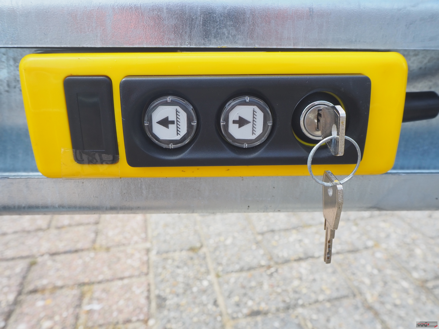 Eduard achterwaartse kipper 310x160 lvh 63 2000kg elektrische bediening (17)
