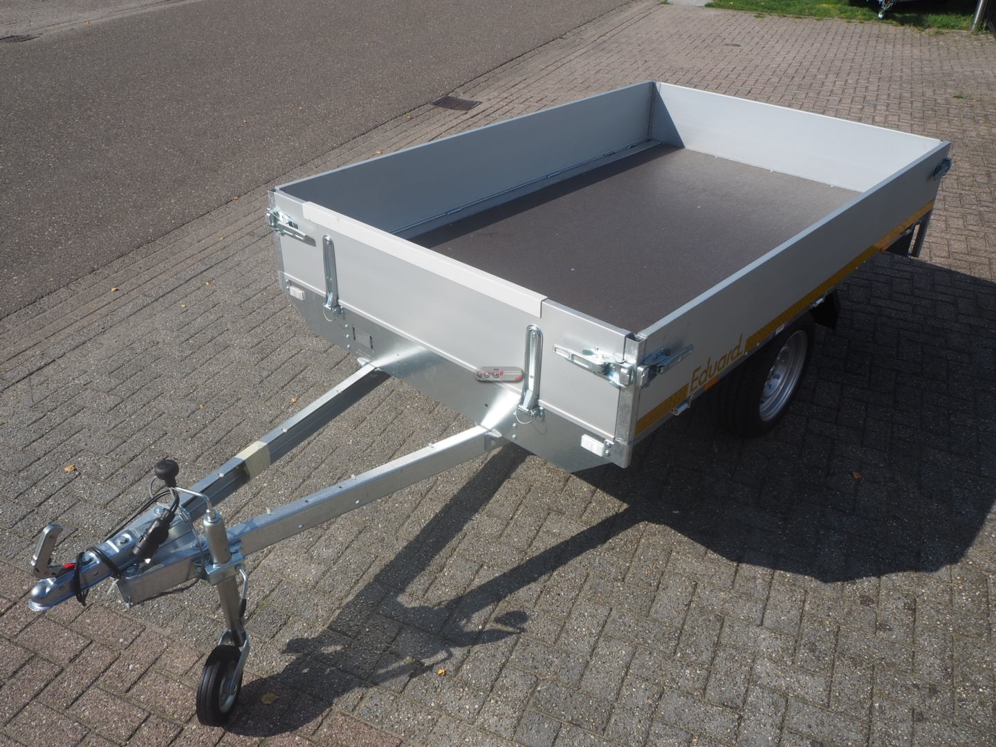 Eduard plateauwagen 230x145 750kg lvh 63cm enkelasser incl. neuswiel €1190,- excl. 21%BTW voorraadnummer 51 (14)