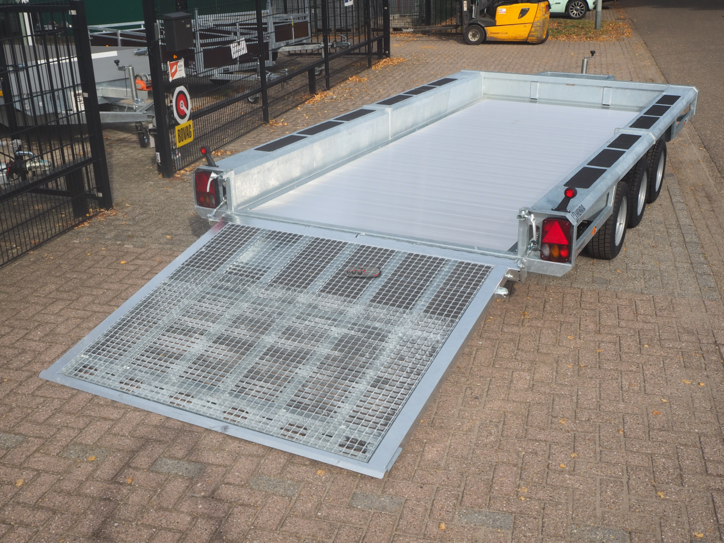 Henra machinetransporter 450x190 3500kg tridem aluminium laadvloer oprijklep 160 ipv 115cm €7200,- excl. 21% BTW (10)